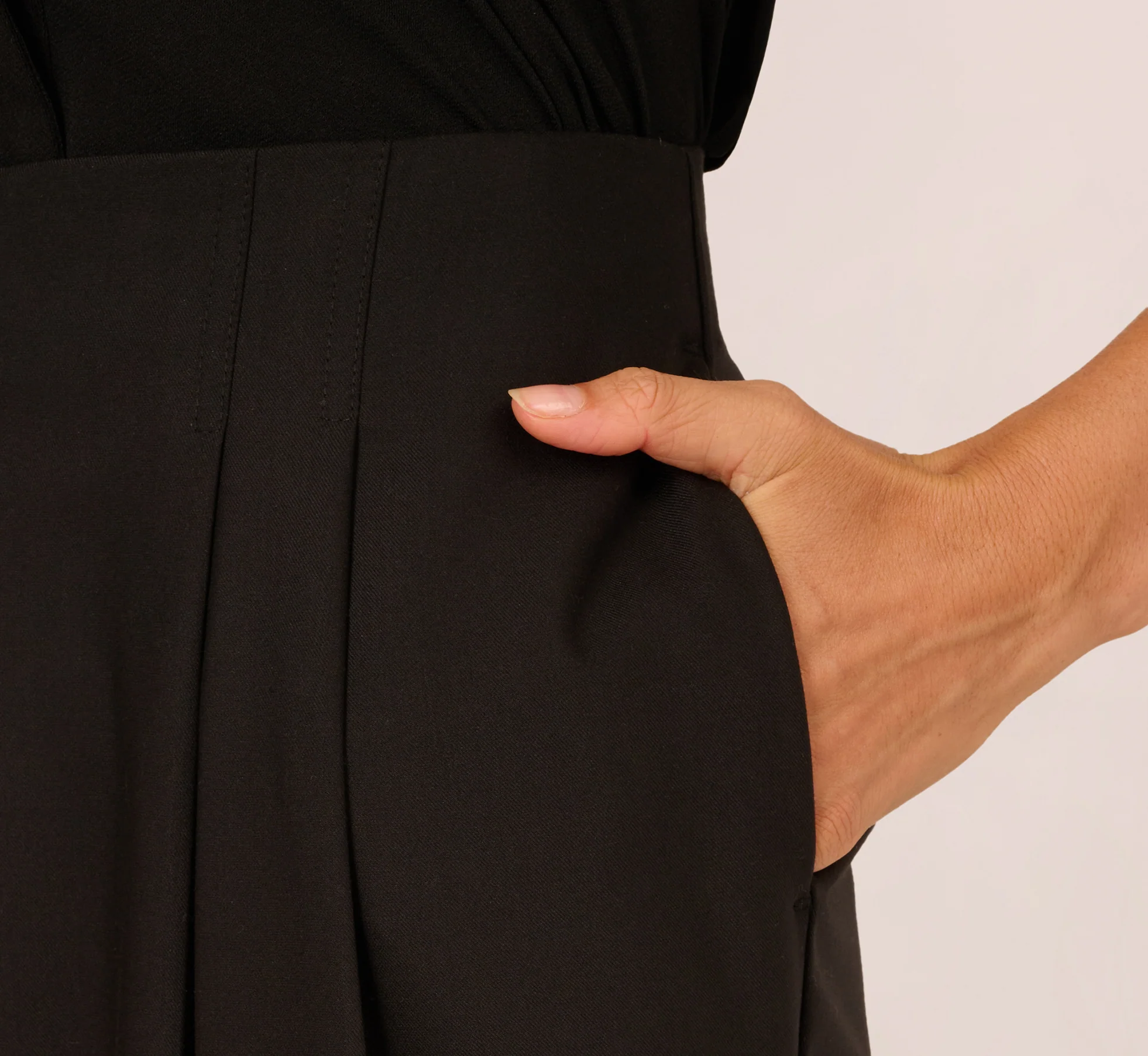 Wide Leg Pleated Trouser In Black - Image 4